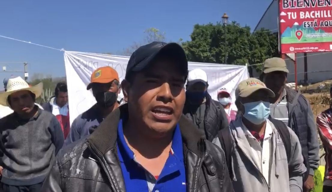 Habitantes De Los Cués Bloquean La Carretera Teotitlán Tehuacán En Demanda De Recursos 1640