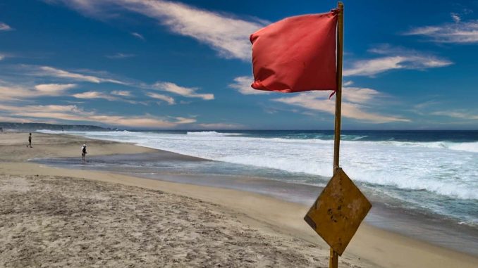 mar_de_fondo_bandera_roja