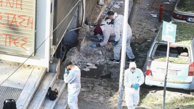 mujer_muere_en_grecia_bomba