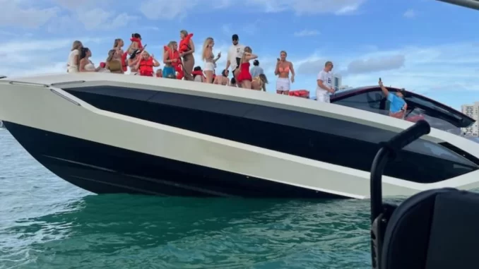 yate_lamborghini_miami_se _hunde