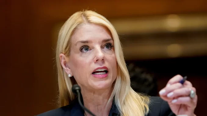 Pam_Bondi_fiscal_estados_unidos