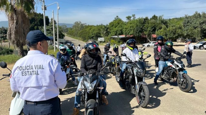 motocilistas_oaxaca_vialidad