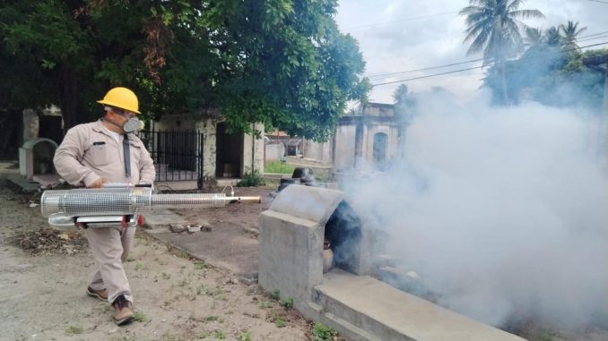 dengue_limpiar_tumbas_todossantos